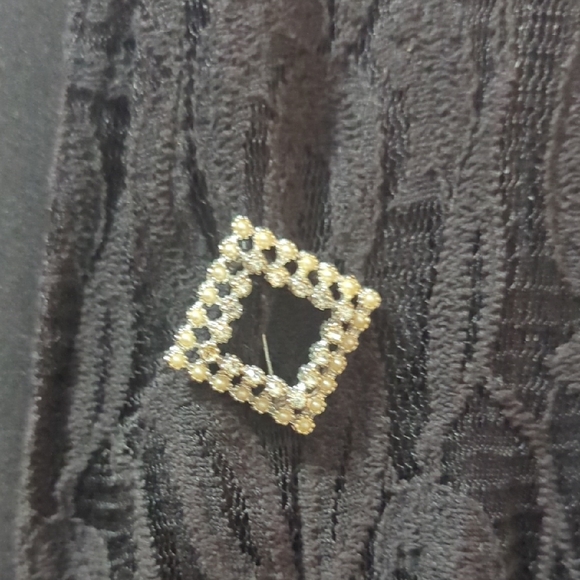 Square Rhinestone And Pearl Brooch Pin - Picture 7 of 8